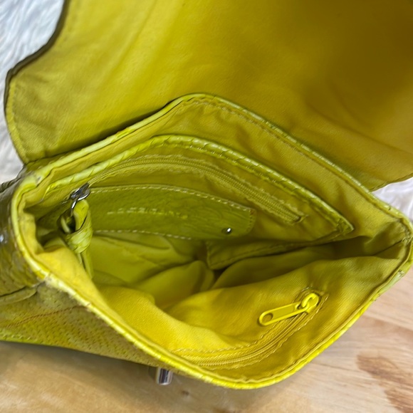 Liz Claiborne Yellow Vegan Python Crossbody Bag - Picture 9 of 11